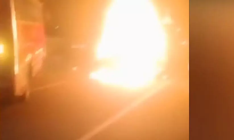 ബസിടിച്ച് മറിഞ്ഞ ഓ​ട്ടോ കത്തി രണ്ടുപേർ വെന്തുമരിച്ചു