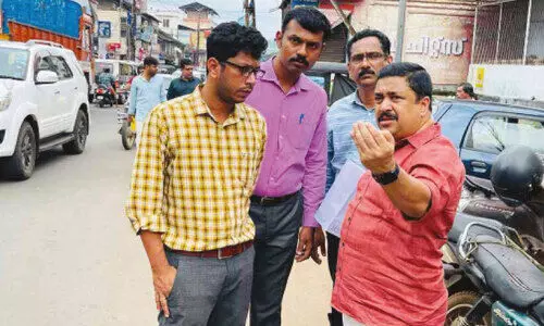 ട്രാ​ഫി​ക് ജ​ങ്ഷ​ൻ വി​പു​ലീ​ക​ര​ണം; കി​ഫ്‌​ബി പ​രി​ശോ​ധ​ന നടത്തി