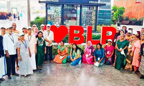 ആകാശയാത്രയൊരുക്കി വ​യോ​മി​ത്രം ; മരടിലെ വയോജനങ്ങള്‍ക്കിത്​ സ്വപ്‌ന സാഫല്യം