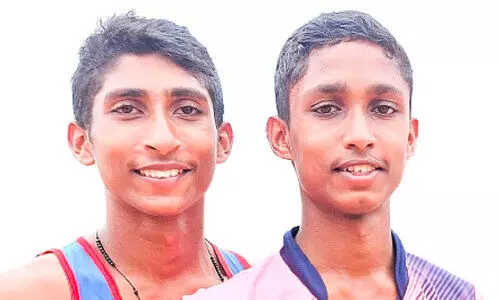 ജില്ലാ സ്കൂൾ കായികമേള; ആ​ദ്യ ​സ്വ​ര്‍ണ​വും   വെ​ള്ളി​യും ഇ​ര​ട്ട​ക​ള്‍ക്ക്