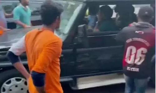 ഹിന്ദു സഹപാഠിയോട് സംസാരിച്ച മലയാളി വിദ്യാർഥികളെ കസ്റ്റഡിയിലെടുത്തു