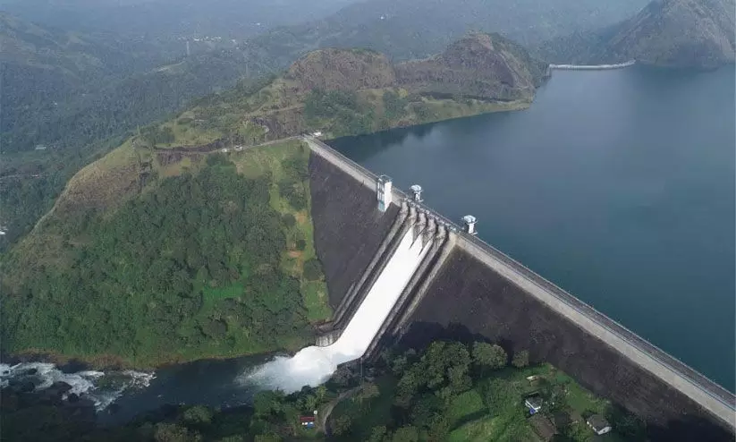 ഡാം അടച്ചപ്പോൾ ആശ്വാസമായി ബോട്ട്​