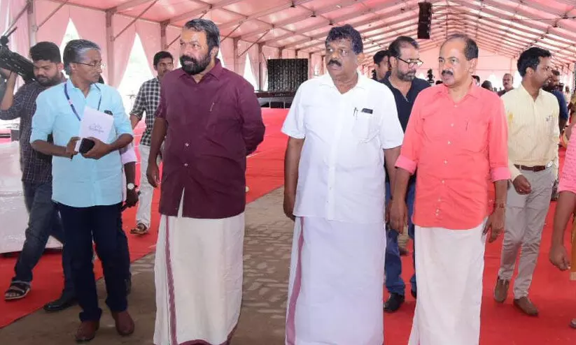 വിഴിഞ്ഞം തുറമുഖത്തെത്തി ഒരുക്കങ്ങൾ വിലയിരുത്തി തലസ്ഥാനത്തെ മന്ത്രിമാർ വിഴിഞ്ഞം തുറമുഖത്തെത്തി ഒരുക്കങ്ങൾ വിലയിരുത്തി തലസ്ഥാനത്തെ മന്ത്രിമാർ