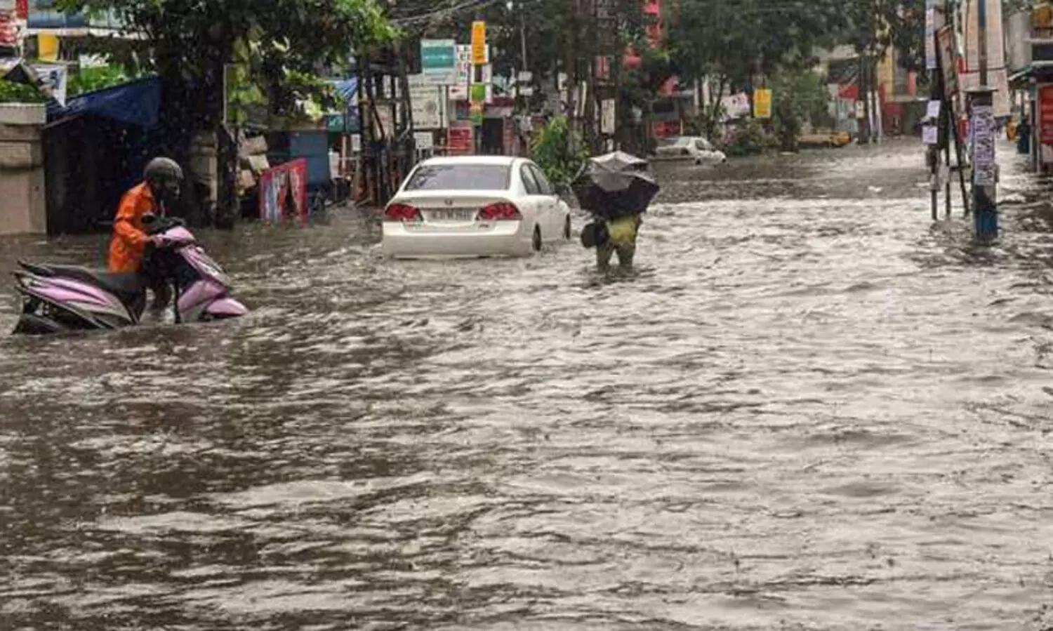 അതിശക്തമായ മഴ: തിരുവനന്തപുരത്ത് അടിയന്തരനടപടികൾക്ക് നിർദേശം നൽകി മന്ത്രിതലസംഘം