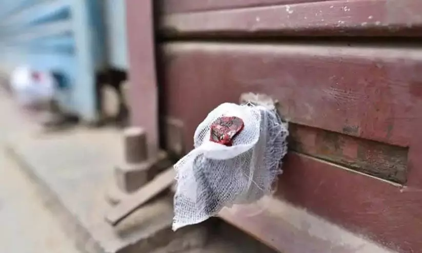 മദ്യവിൽപനശാല പുതിയ കെട്ടിടത്തിലേക്ക്​ മാറ്റി; മിനിറ്റുകൾക്കുള്ളിൽ പൂട്ടിച്ചു