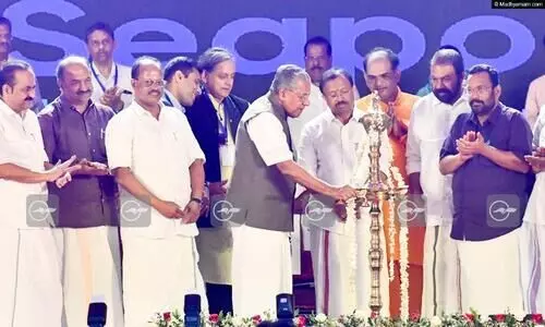 വിഴിഞ്ഞം: പൊതുചടങ്ങിനിടെ സുരക്ഷാവീഴ്​ച; വി.ഐ.പി പാസ് ലഭിച്ചയാൾ വേദിയിൽ കയറി ഹസ്തദാനം നൽകി
