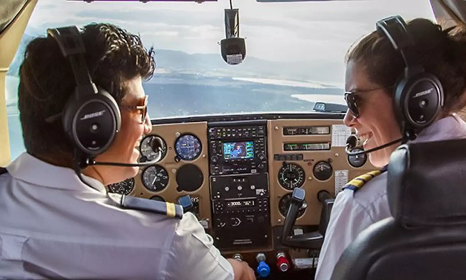 കൊമേഴ്സ്യൽ പൈലറ്റ് ലൈസൻസുകൾ ഇനിമുതൽ 10 വർഷത്തേക്ക്; വിമാന ചട്ടങ്ങളിൽ ഭേദഗതി വരുത്തി സർക്കാർ