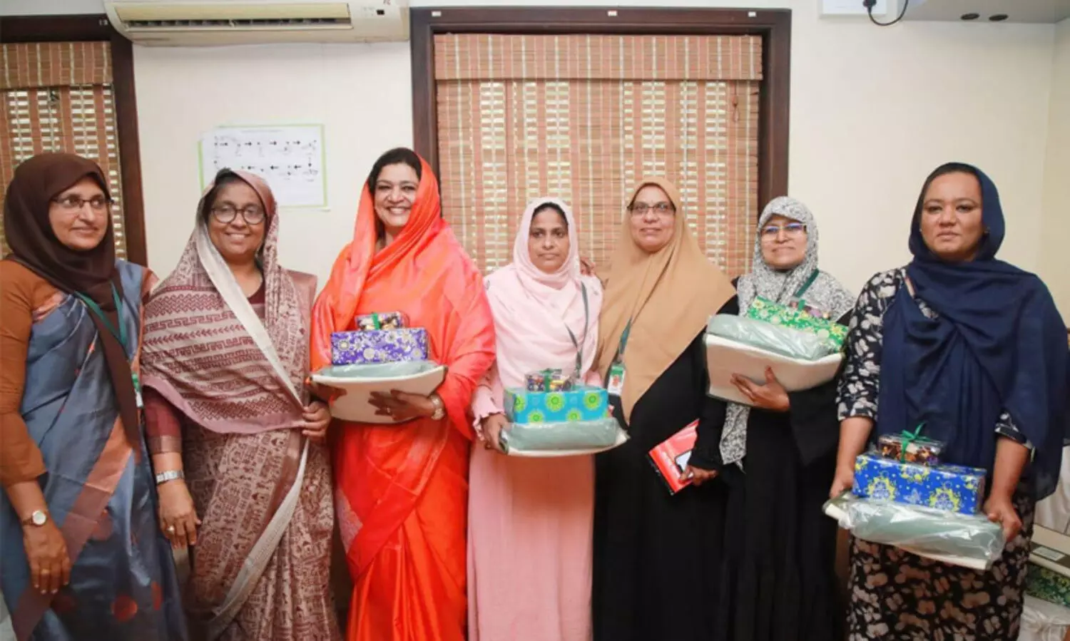 Fund Vanita League goes to homes with tea powder