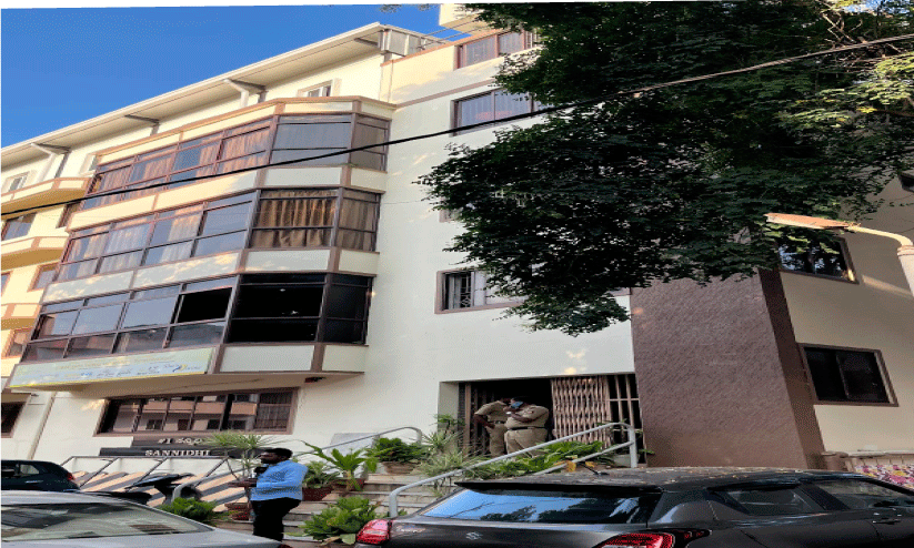 കരാറുകാരന്റെ ഫ്ലാറ്റിൽനിന്ന് കണ്ടെടുത്തത് ഭൂമി കച്ചവടത്തിന്റെ പണമെന്ന് മകൻ കരാറുകാരന്റെ ഫ്ലാറ്റിൽനിന്ന് കണ്ടെടുത്തത് ഭൂമി കച്ചവടത്തിന്റെ പണമെന്ന് മകൻ