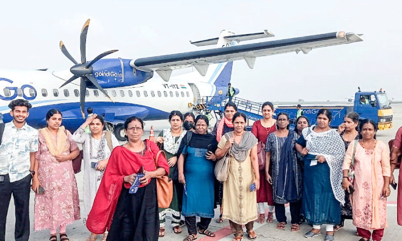 അ​വ​ർ പ​റ​ന്നി​റ​ങ്ങി, മേ​ഘ​ങ്ങൾ​ക്കി​ട​യി​ൽ സ്വ​പ്ന​ങ്ങ​ളും ക​ണ്ട്...