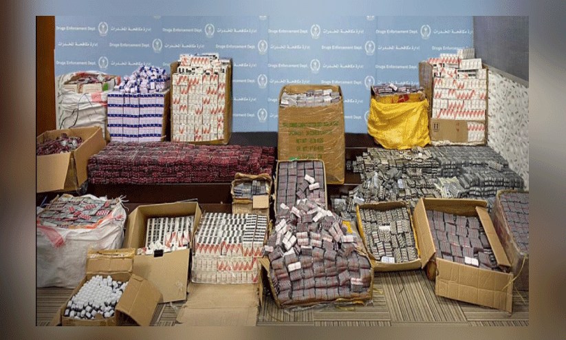 ഷാ​ർ​ജ പൊ​ലീ​സി​ന്‍റെ ആ​ന്‍റി നാ​ർ​ക്കോ​ട്ടി​ക്​​ സെ​ൽ പി​ടി​കൂ​ടി​യ മ​യ​ക്കു​മ​രു​ന്ന്​ ശേ​ഖ​രം