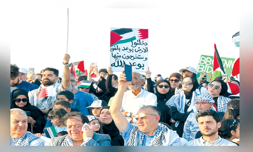 ഫ​ല​സ്തീ​ൻ ജ​ന​ത​ക്ക് ഐ​ക്യ​ദാ​ർ​ഢ്യം പ്ര​ഖ്യാ​പി​ച്ച് ബു​സൈ​റ്റീ​നി​ൽ ന​ട​ന്ന റാ​ലി