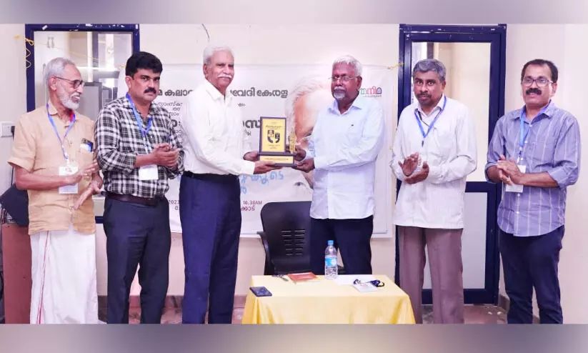 Media-Media One Group Editor O. Abdurahman Receiving Honour From Thanima Kala-Samskarika Vedhi