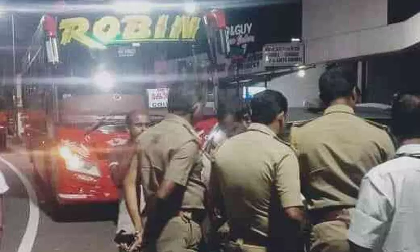 ഓൾ ഇന്ത്യ പെർമിറ്റിന്റെ ബലത്തിൽ റോബിൻ വീണ്ടും നിരത്തിൽ; പിടിച്ചെടുത്ത് മോട്ടോർ വാഹന വകുപ്പ്