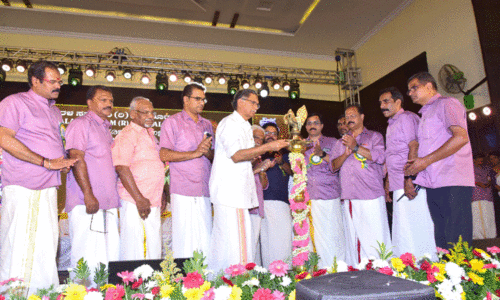 ഓ​ണം മ​ല​യാ​ളി​ക​ളെ ഒ​രു​മി​പ്പി​ക്കു​ന്ന ഹൃ​ദ​യ​വി​കാ​രം -മ​ധു​സൂ​ദ​ന​ൻ നാ​യ​ർ