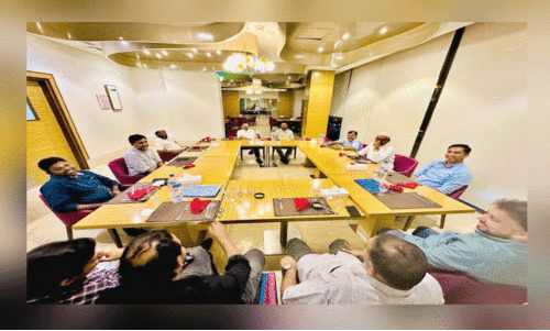 ദു​ബൈ കെ.​എം.​സി.​സി കാ​സ​ർ​കോ​ട് ജി​ല്ല ക​മ്മി​റ്റി ഭാ​ര​വാ​ഹി​ക​ളു​ടെ യോ​ഗം