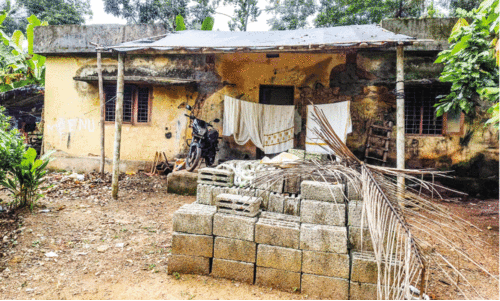 അ​പ്പു​ള്ളി കോ​ള​നി​യി​ലെ സാം​സ്കാ​രി​ക കേ​ന്ദ്രം ഇ​ടി​ഞ്ഞ് വീ​ഴാ​റാ​യ നി​ല​യി​ൽ