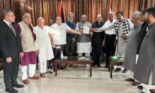 ഐക്യദാർഢ്യവുമായി പ്രതിപക്ഷനേതാക്കൾ ഫലസ്തീൻ എംബസിയിൽ ഐക്യദാർഢ്യവുമായി പ്രതിപക്ഷനേതാക്കൾ ഫലസ്തീൻ എംബസിയിൽ