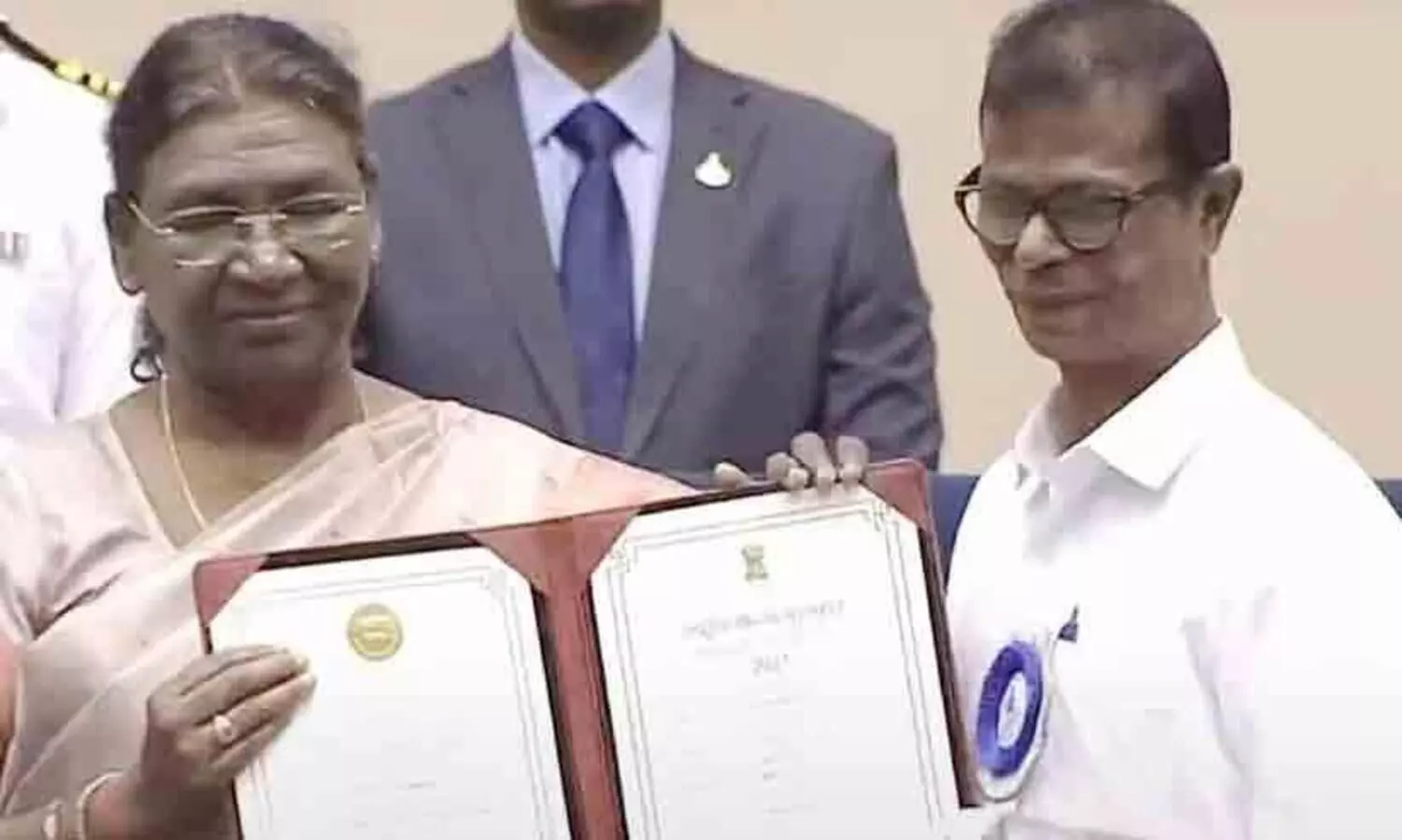 രാഷ്ട്രപതിയിൽനിന്ന് ദേശീയ ചലച്ചിത്ര പുരസ്‌കാരം ഏറ്റുവാങ്ങി ഇന്ദ്രന്‍സ്‌