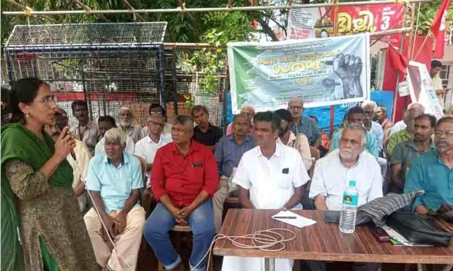 Organized dharna against media poaching