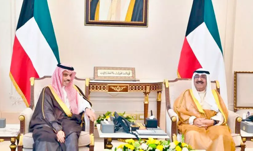 കിരീടാവകാശി ശൈഖ് മിശ്അൽ അൽ അഹമ്മദ് അൽ ജാബിർ അസ്സബാഹ് സൗദി വിദേശകാര്യ മന്ത്രിയുമായി കൂടിക്കാഴ്ചയിൽ കിരീടാവകാശി ശൈഖ് മിശ്അൽ അൽ അഹമ്മദ് അൽ ജാബിർ അസ്സബാഹ് സൗദി വിദേശകാര്യ മന്ത്രിയുമായി കൂടിക്കാഴ്ചയിൽ