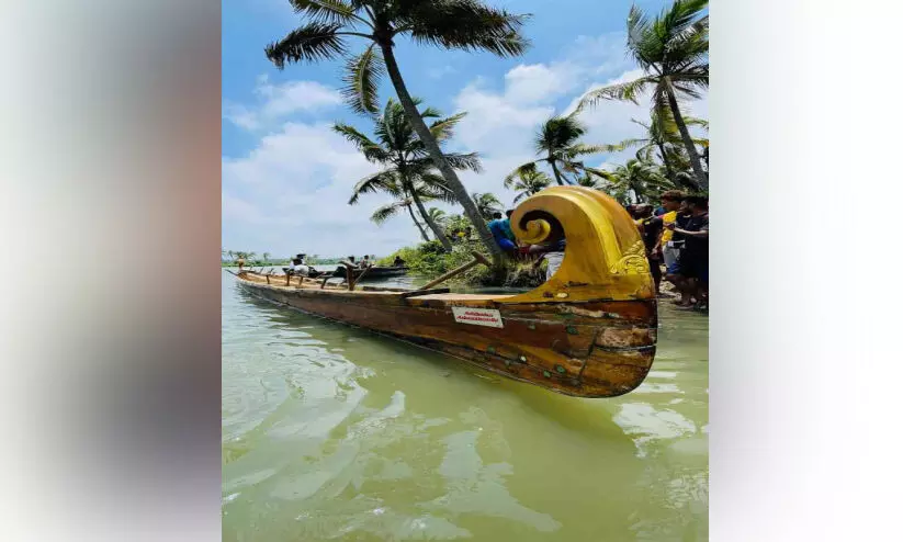 Achamturutthi Azhikodan Club Curly boat
