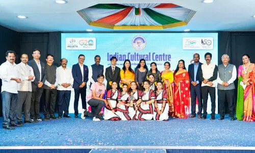 ഐ.​സി.​സി ഡാ​ൻ​സ് മ​ത്സ​ര​ത്തി​ലെ വി​ജ​യി​ക​ൾ മു​ഖ്യാ​തി​ഥി​ക​ൾ​ക്കും സം​ഘാ​ട​ക​ർ​ക്കു​മൊ​പ്പം