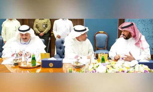 തി​ങ്ക​ളാ​ഴ്ച ചേ​ർ​ന്ന മ​ന്ത്രി​സ​ഭ യോ​ഗ​ത്തി​ൽ അം​ഗ​ങ്ങ​ൾ