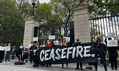 ഗസ്സ: വെടിനിർത്തലിന് ബൈഡൻ ഇടപെടണം; വൈറ്റ് ഹൗസ് ഗേറ്റുകൾ ഉപരോധിച്ച ജൂത പ്രതിഷേധക്കാർ അറസ്റ്റിൽ