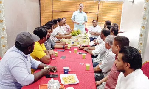 റി​യാ​ദ് കെ.​എം.​സി.​സി കോ​ട്ട​ക്ക​ൽ മ​ണ്ഡ​ലം സം​ഘ​ടി​പ്പി​ച്ച ടേ​ബി​ൾ ടോ​ക് പ​രി​പാ​ടി​യി​ൽ പ്ര​ഫ. ആ​ബി​ദ് ഹു​സൈ​ൻ ത​ങ്ങ​ൾ എം.​എ​ൽ.​എ സം​സാ​രി​ക്കു​ന്നു