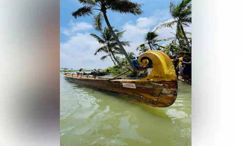 Achamturutthi Azhikodan Club Curly boat