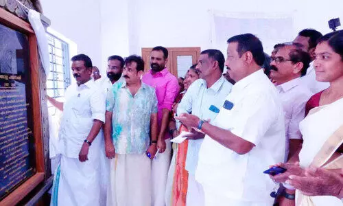 കുലശേഖരപുരം പഞ്ചായത്തിൽ നിർമാണം പൂർത്തിയാക്കിയ പകൽ വീട് മന്ത്രി കെ. രാധാകൃഷ്ണൻ ഉദ്ഘാടനം ചെയ്യുന്നു കുലശേഖരപുരം പഞ്ചായത്തിൽ നിർമാണം പൂർത്തിയാക്കിയ പകൽ വീട് മന്ത്രി കെ. രാധാകൃഷ്ണൻ ഉദ്ഘാടനം ചെയ്യുന്നു