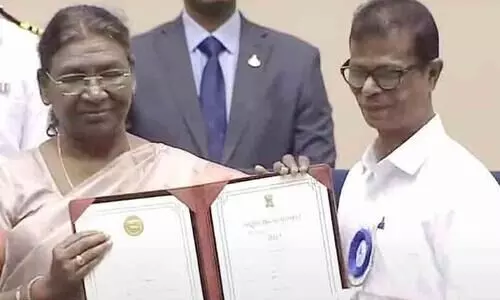 രാഷ്ട്രപതിയിൽനിന്ന് ദേശീയ ചലച്ചിത്ര പുരസ്‌കാരം ഏറ്റുവാങ്ങി ഇന്ദ്രന്‍സ്‌