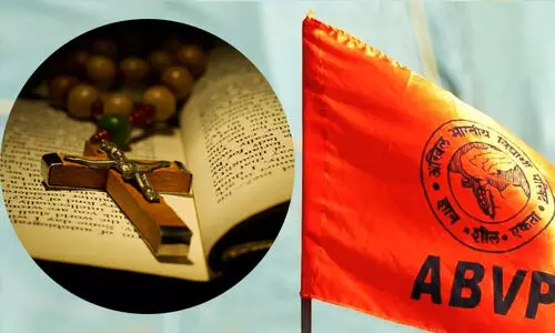 വിദ്യാർഥിയെ ടീച്ചർ മതംമാറ്റിയെന്നാരോപിച്ച് യു.പിയിൽ കത്തോലിക്ക സ്കൂൾ എ.ബി.വി.പി ഉപരോധിച്ചു