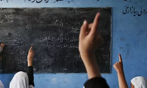 ഇറാനിൽ പ്രൈമറി ക്ലാസിൽ ഇനി പേർഷ്യൻ ഭാഷ മാത്രം