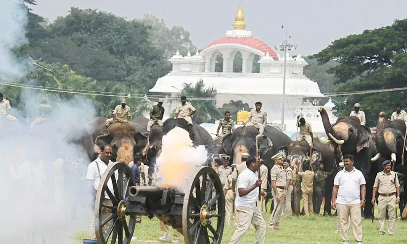 ദസറത്തിരക്കിലലിഞ്ഞ് മൈസൂരു