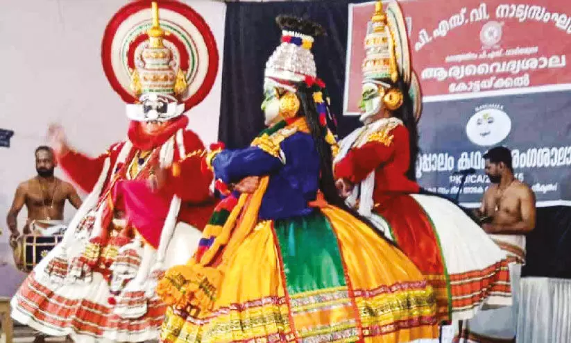 ആ​ട്ട​വി​ള​ക്കി​ന് മു​ന്നി​ൽ ​​​​പ്ര​തി​നാ​യ​ക തി​ള​ക്ക​വു​മാ​യി ‘രാ​ജ​സൂ​യം’