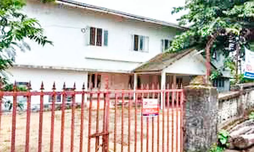 പകൽനേരം വാതിലടഞ്ഞ് പകൽവീട് പകൽനേരം വാതിലടഞ്ഞ് പകൽവീട്