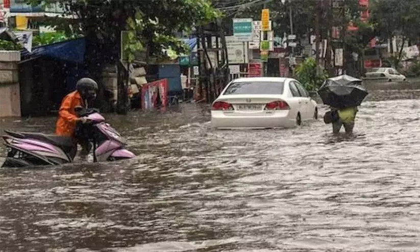 അറബിക്കടലിൽ ന്യൂനമർദം, മഴ കനക്കും, മൂന്ന് ജില്ലകളിൽ യെല്ലോ അലർട്ട് അറബിക്കടലിൽ ന്യൂനമർദം, മഴ കനക്കും, മൂന്ന് ജില്ലകളിൽ യെല്ലോ അലർട്ട്