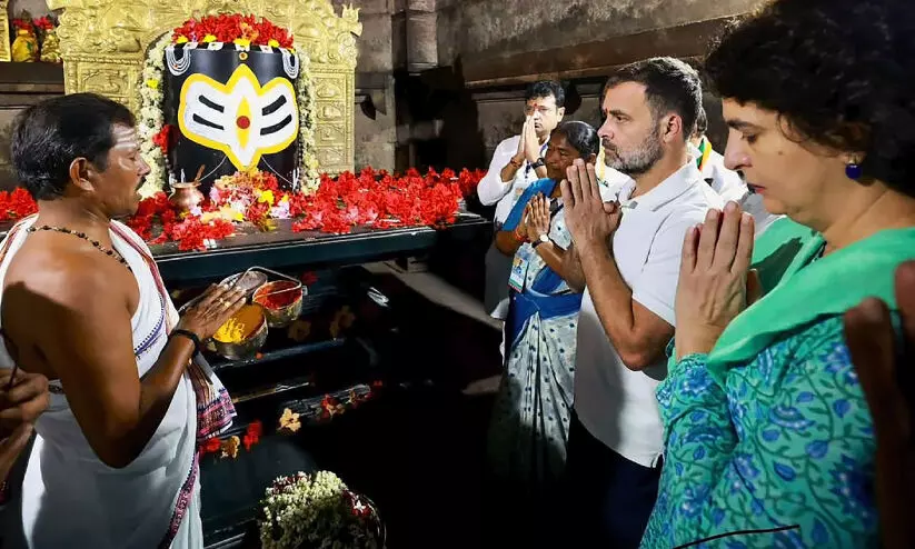 തെലങ്കാനയിൽ ‘വിജയഭേരി യാത്ര’ക്ക് തുടക്കമിട്ട് രാഹുലും പ്രിയങ്കയും തെലങ്കാനയിൽ ‘വിജയഭേരി യാത്ര’ക്ക് തുടക്കമിട്ട് രാഹുലും പ്രിയങ്കയും