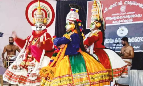 ആ​ട്ട​വി​ള​ക്കി​ന് മു​ന്നി​ൽ ​​​​പ്ര​തി​നാ​യ​ക തി​ള​ക്ക​വു​മാ​യി ‘രാ​ജ​സൂ​യം’