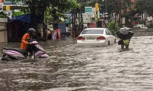 അറബിക്കടലിൽ ന്യൂനമർദം, മഴ കനക്കും, മൂന്ന് ജില്ലകളിൽ യെല്ലോ അലർട്ട് അറബിക്കടലിൽ ന്യൂനമർദം, മഴ കനക്കും, മൂന്ന് ജില്ലകളിൽ യെല്ലോ അലർട്ട്