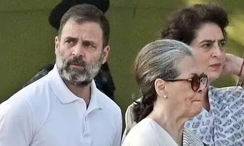 ഗാന്ധി കുടുംബത്തിനും ആപ്പിനുമെതിരായ ആദായനികുതി വകുപ്പ് നടപടി തടഞ്ഞു