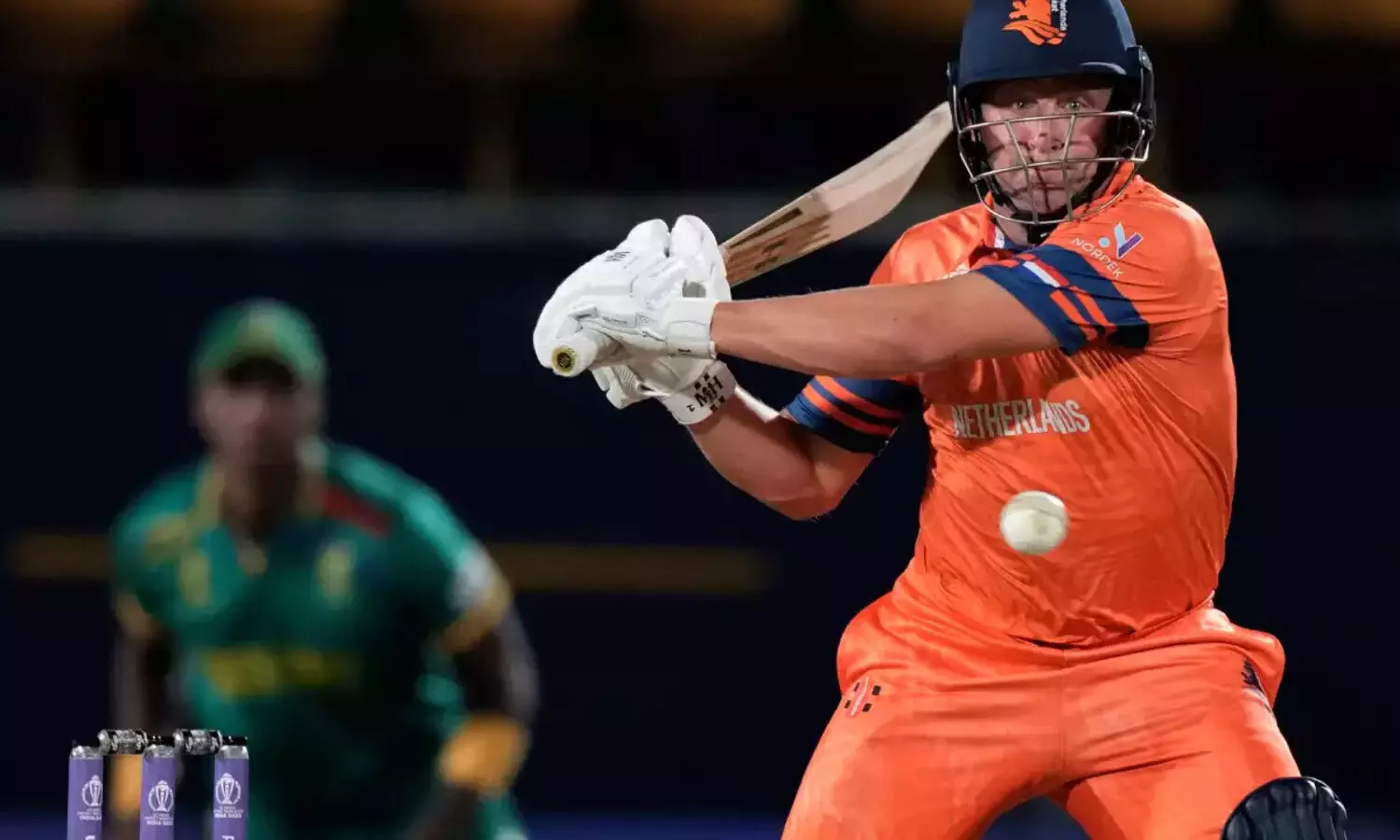 ‘വാൻ ഡെർ മെർവ്’; ദക്ഷിണാഫ്രിക്കയെ വിറപ്പിച്ചത് മുമ്പ് ടീമിൽ നിന്നൊഴിവാക്കിയ താരം