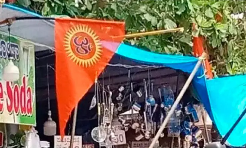 കാവിയണിഞ്ഞ് മംഗളാദേവി നവരാത്രി വിപണി