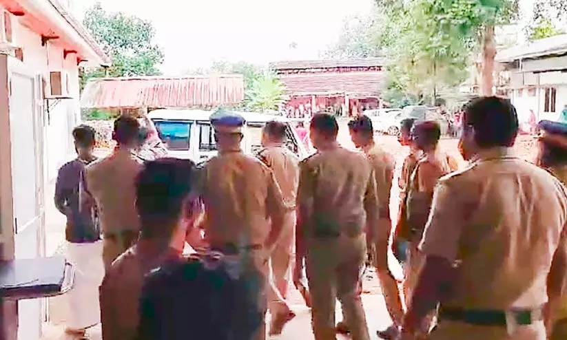 തൊടുപുഴയിൽ എസ്.എഫ്.ഐ-എ.ഐ.എസ്.എഫ് സംഘർഷം; എട്ട് വിദ്യാർഥികൾക്കും മാധ്യമപ്രവർത്തകനും പരിക്ക് തൊടുപുഴയിൽ എസ്.എഫ്.ഐ-എ.ഐ.എസ്.എഫ് സംഘർഷം; എട്ട് വിദ്യാർഥികൾക്കും മാധ്യമപ്രവർത്തകനും പരിക്ക്