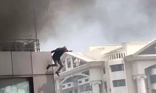 കോ​റ​മം​ഗ​ല​യി​ൽ നാ​ലു​നി​ല കെ​ട്ടി​ട​ത്തി​ൽ തീ​പി​ടി​ത്തം