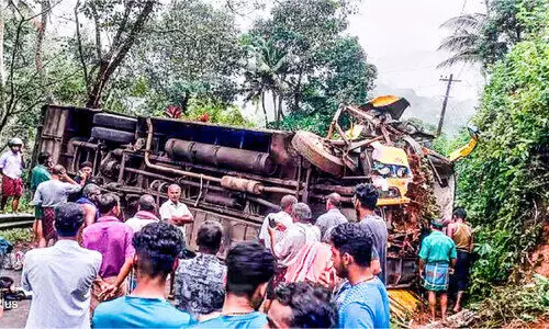 പമ്പാ പാതയിൽ തീർഥാടക വാഹനം മറിഞ്ഞ് 29​ പേർക്ക്​ പരിക്ക്