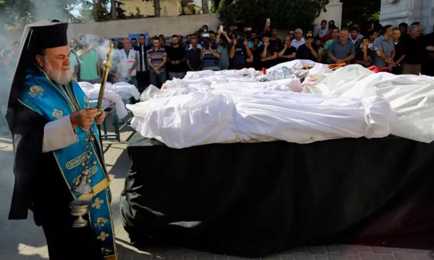 ചർച്ച് ആക്രമിച്ച് ഇസ്രായേൽ കൊലപ്പെടുത്തിയ 16പേർക്ക് യാത്രാമൊഴി