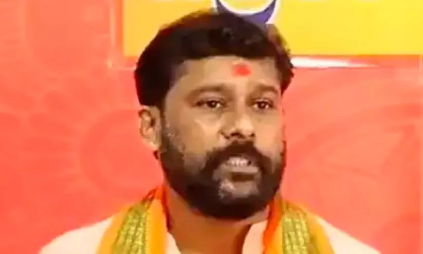 നവരാത്രി വിപണി കാവിവത്കരണ ആഹ്വാനം: വി.എച്ച്.പി നേതാക്കൾക്കെതിരെ കേസ് നവരാത്രി വിപണി കാവിവത്കരണ ആഹ്വാനം: വി.എച്ച്.പി നേതാക്കൾക്കെതിരെ കേസ്